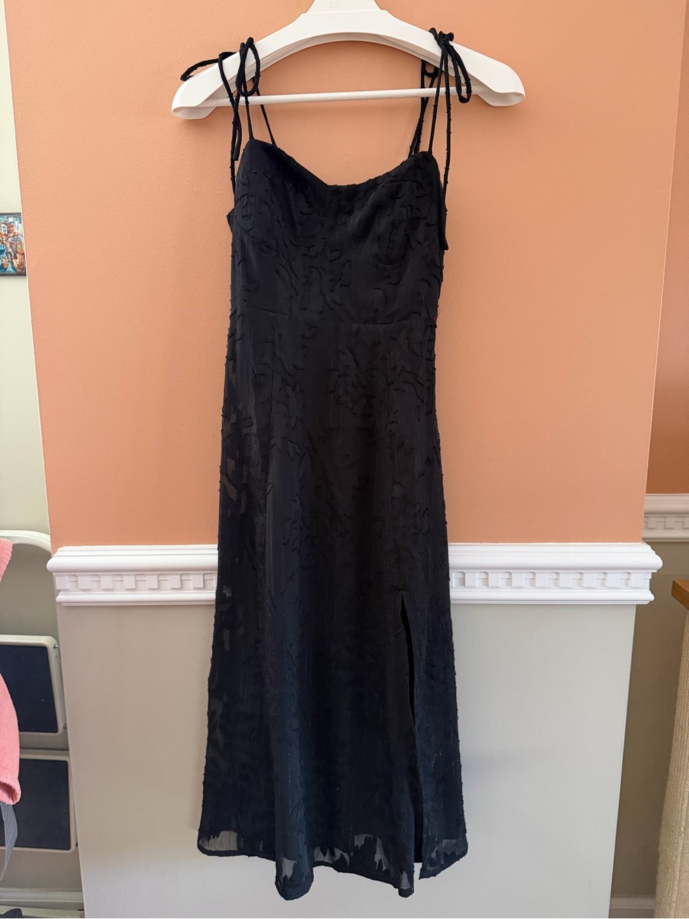 Lulu's Black Textured Spaghetti-Strap Midi Dress